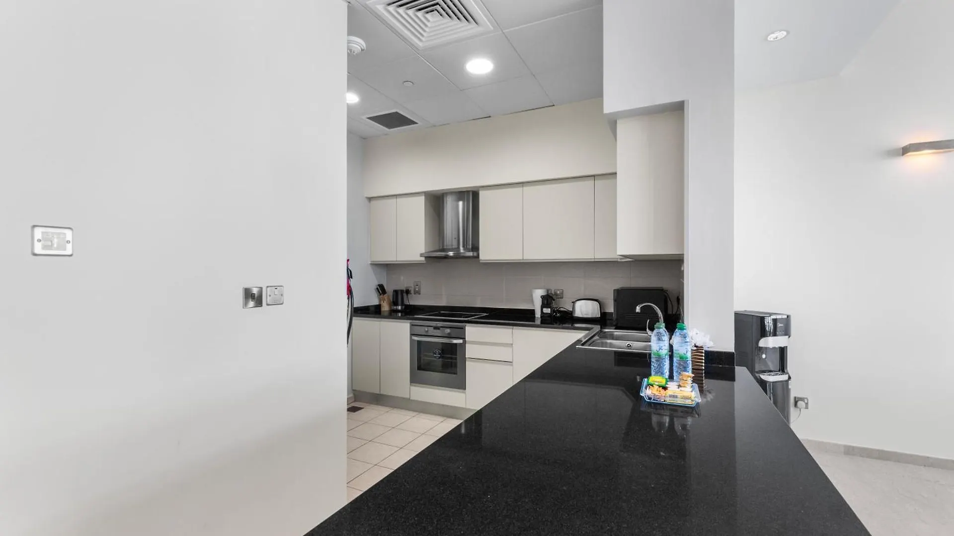 Waves - Palm Jumeirah Apt With Balcony & Beachfront Views Dubaj 0*,