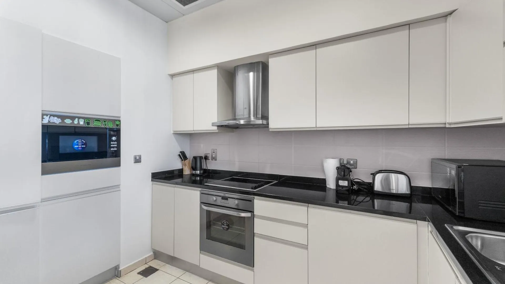 Waves - Palm Jumeirah Apt With Balcony & Beachfront Views Dubaj 0*,