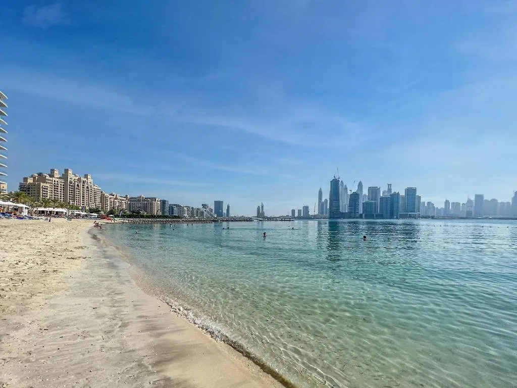 Waves - Palm Jumeirah Apt With Balcony & Beachfront Views Dubai