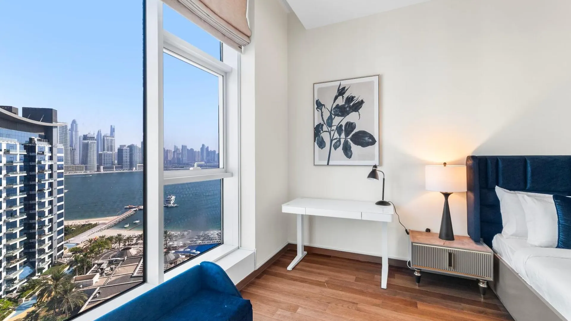 Waves - Palm Jumeirah Apt With Balcony & Beachfront Views Dubai Apartment