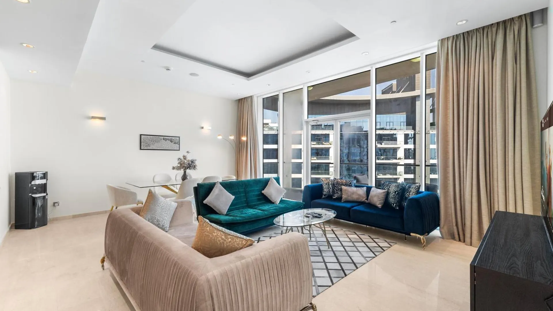 Waves - Palm Jumeirah Apt With Balcony & Beachfront Views Dubai Apartment