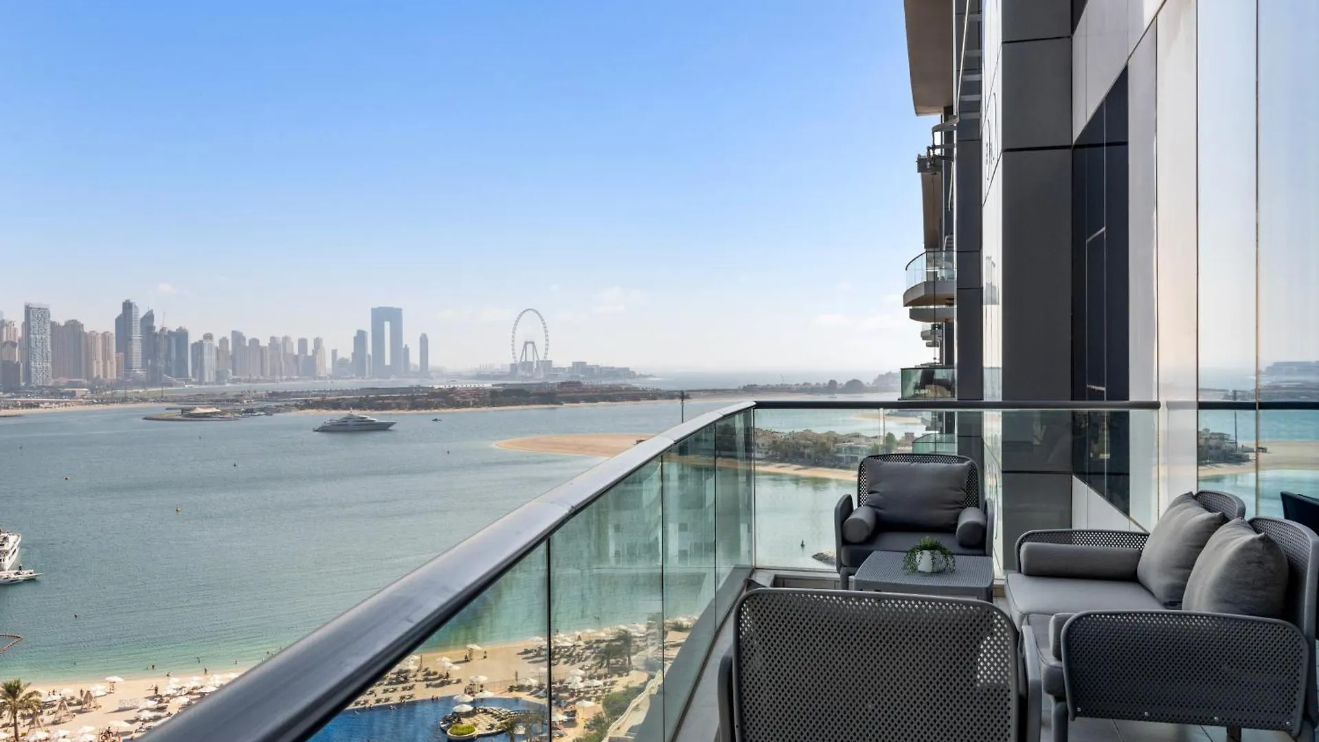Waves - Palm Jumeirah Apt With Balcony & Beachfront Views Dubai