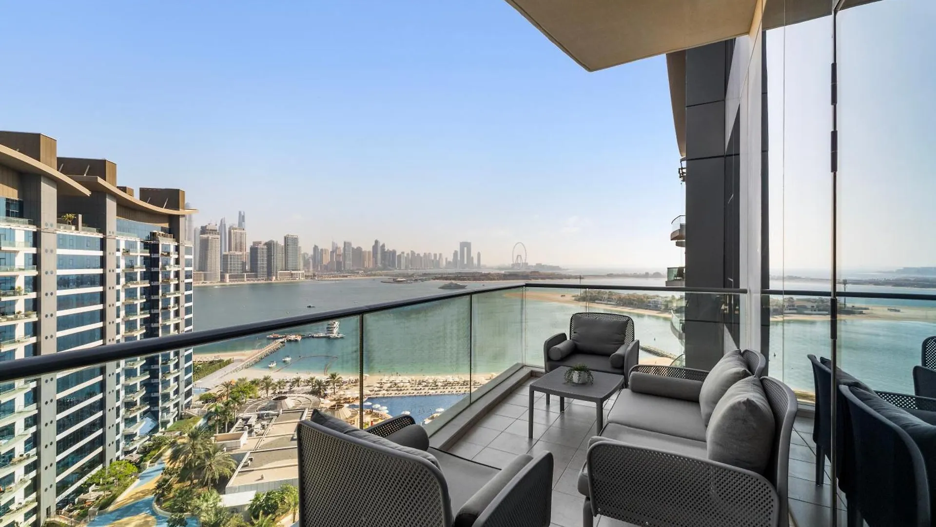 Waves - Palm Jumeirah Apt With Balcony & Beachfront Views Dubai