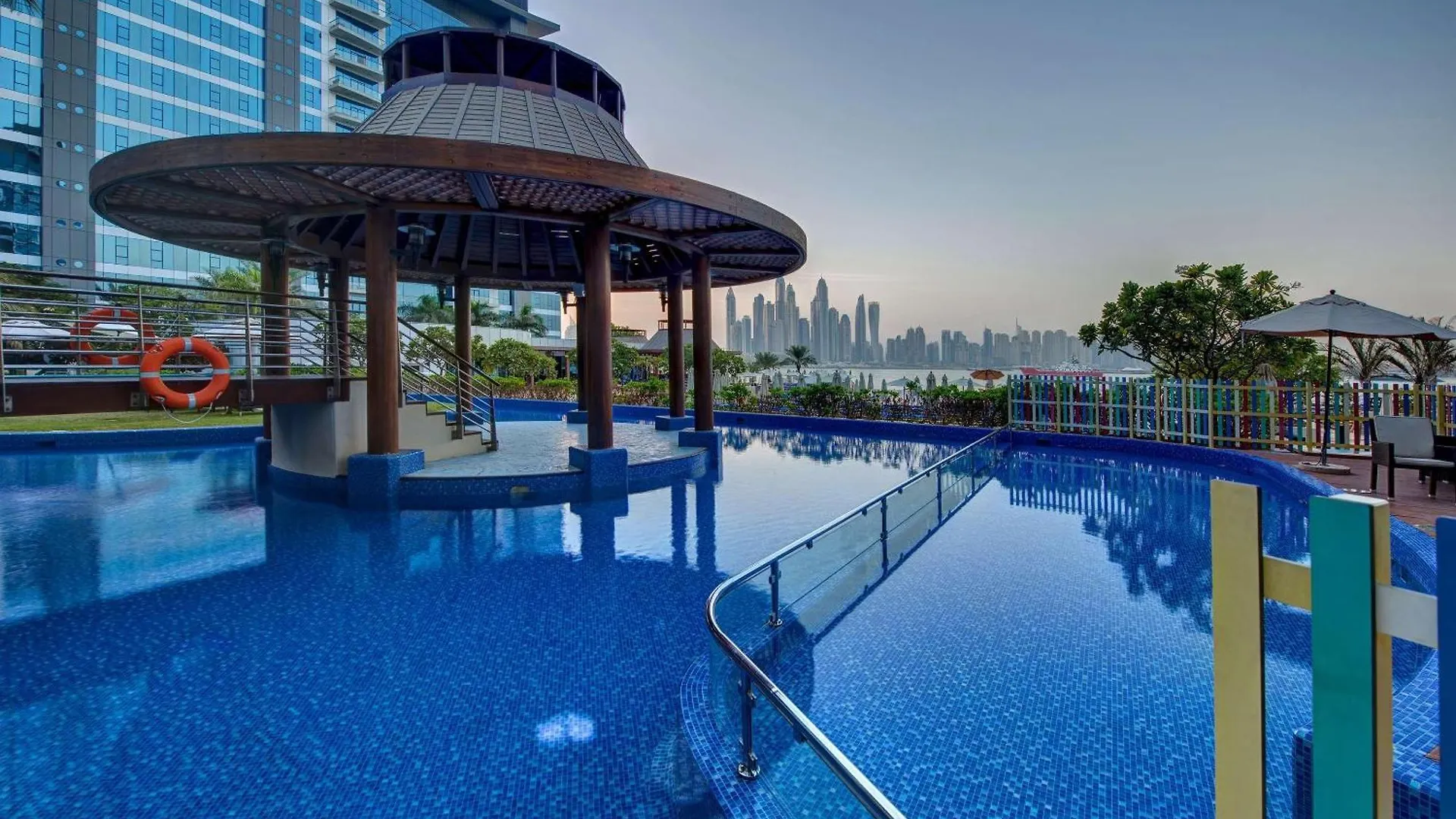 Apartment Waves - Palm Jumeirah Apt With Balcony & Beachfront Views Dubai
